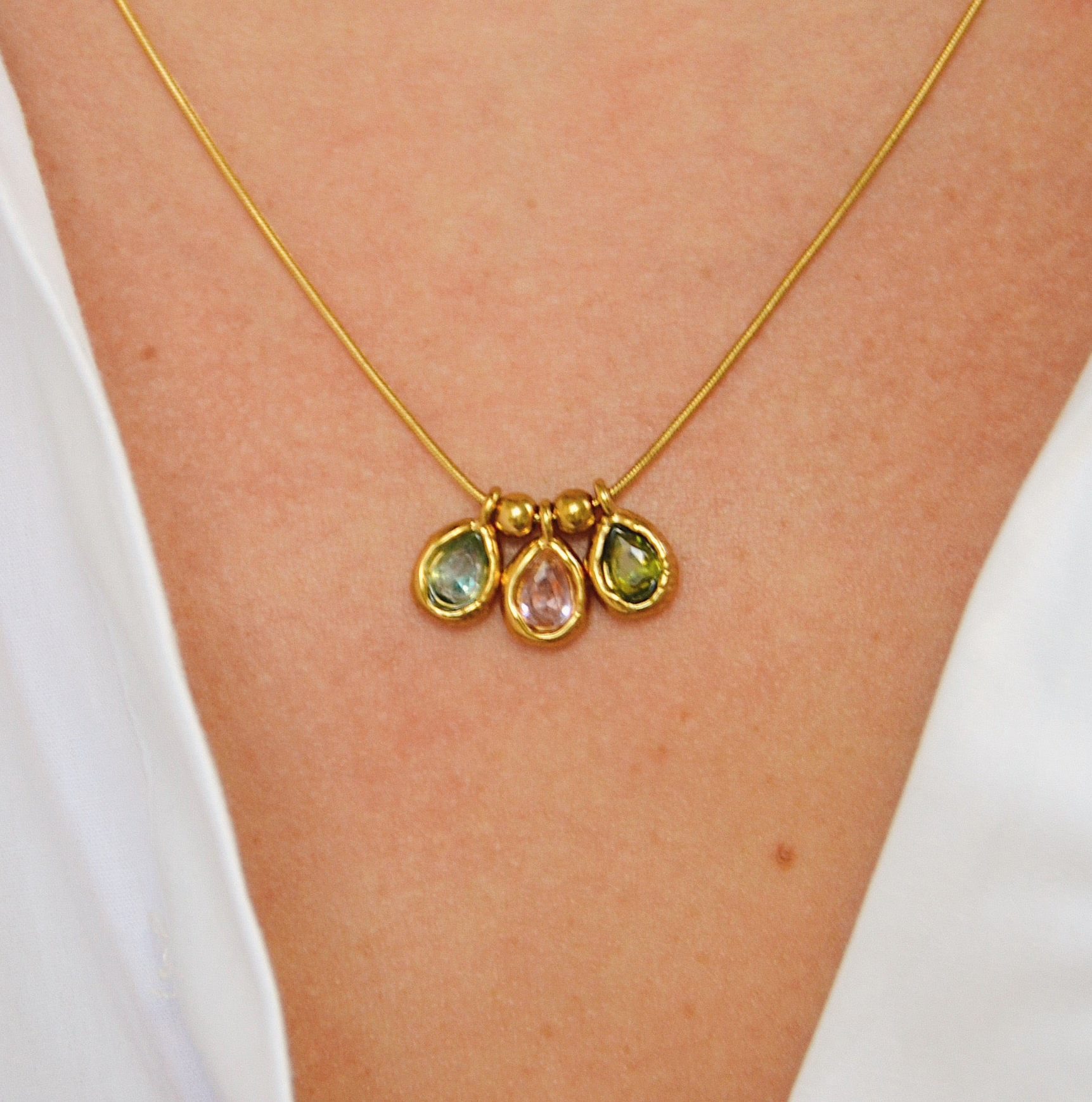 Pierre de naissance par mois : signification et collier symbolique